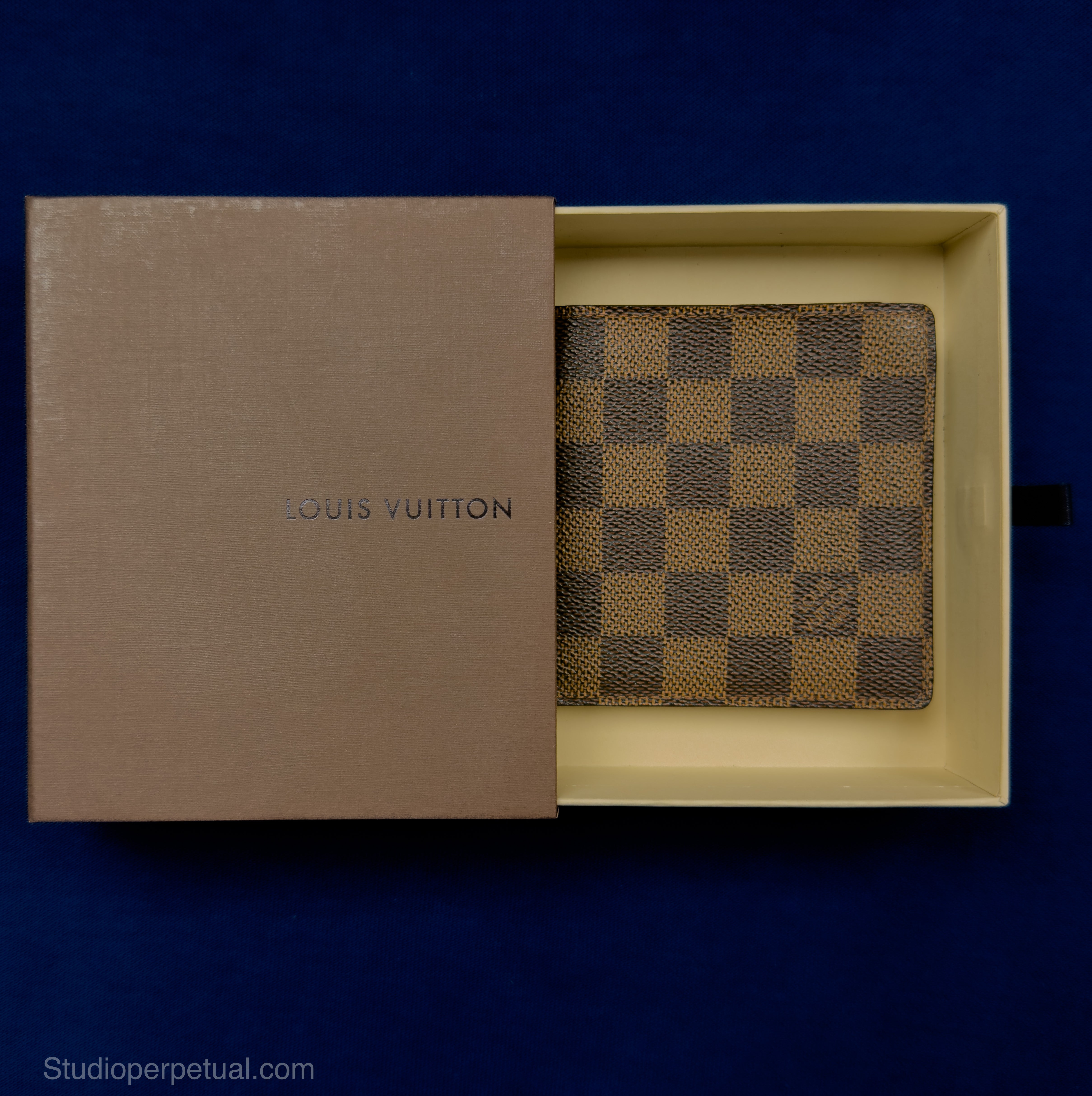 Louis Vuitton Damier Bi-Fold Wallet Vintage | Studio Perpetual