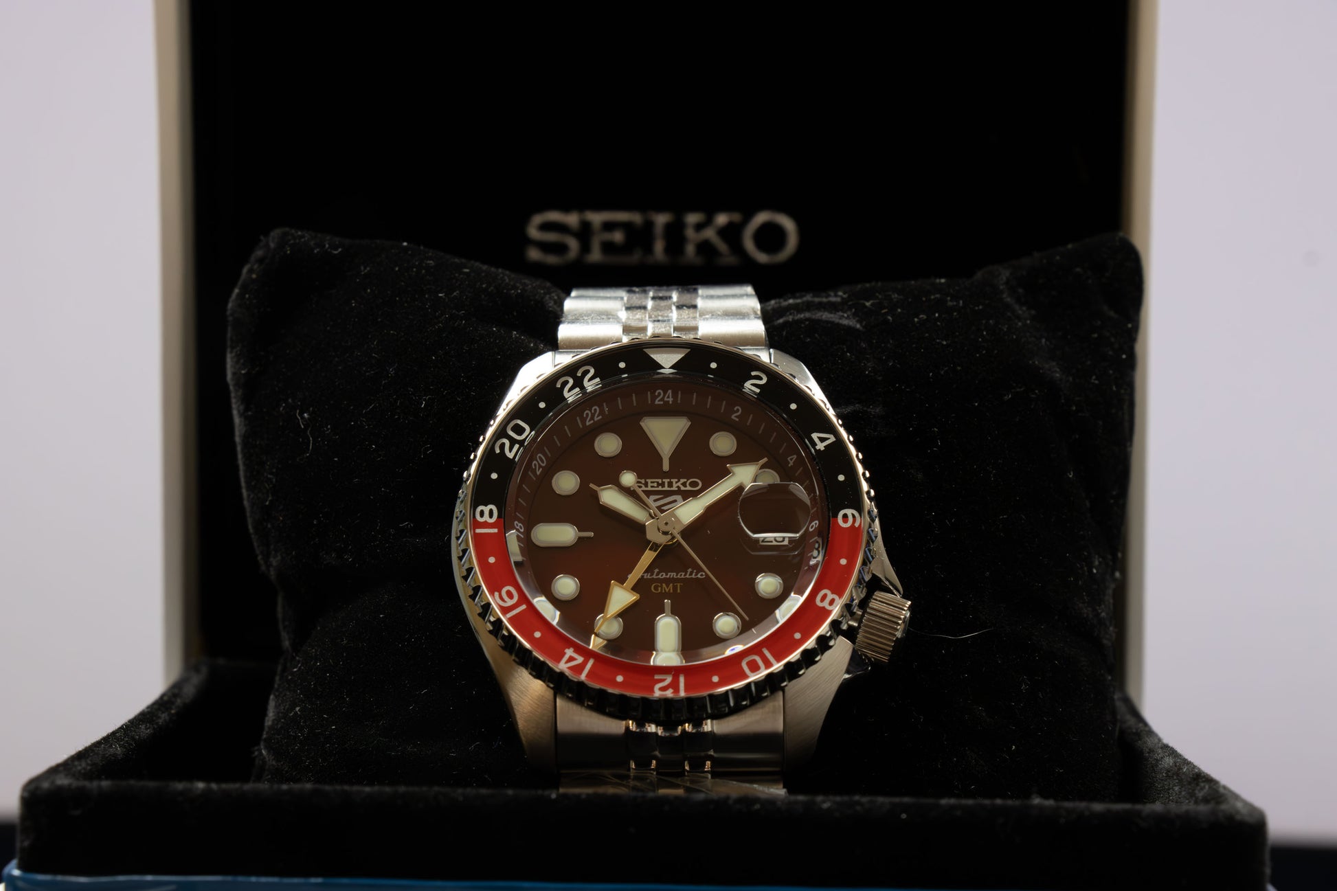 Seiko 5 GMT ”Passion Red“ SSK031K1