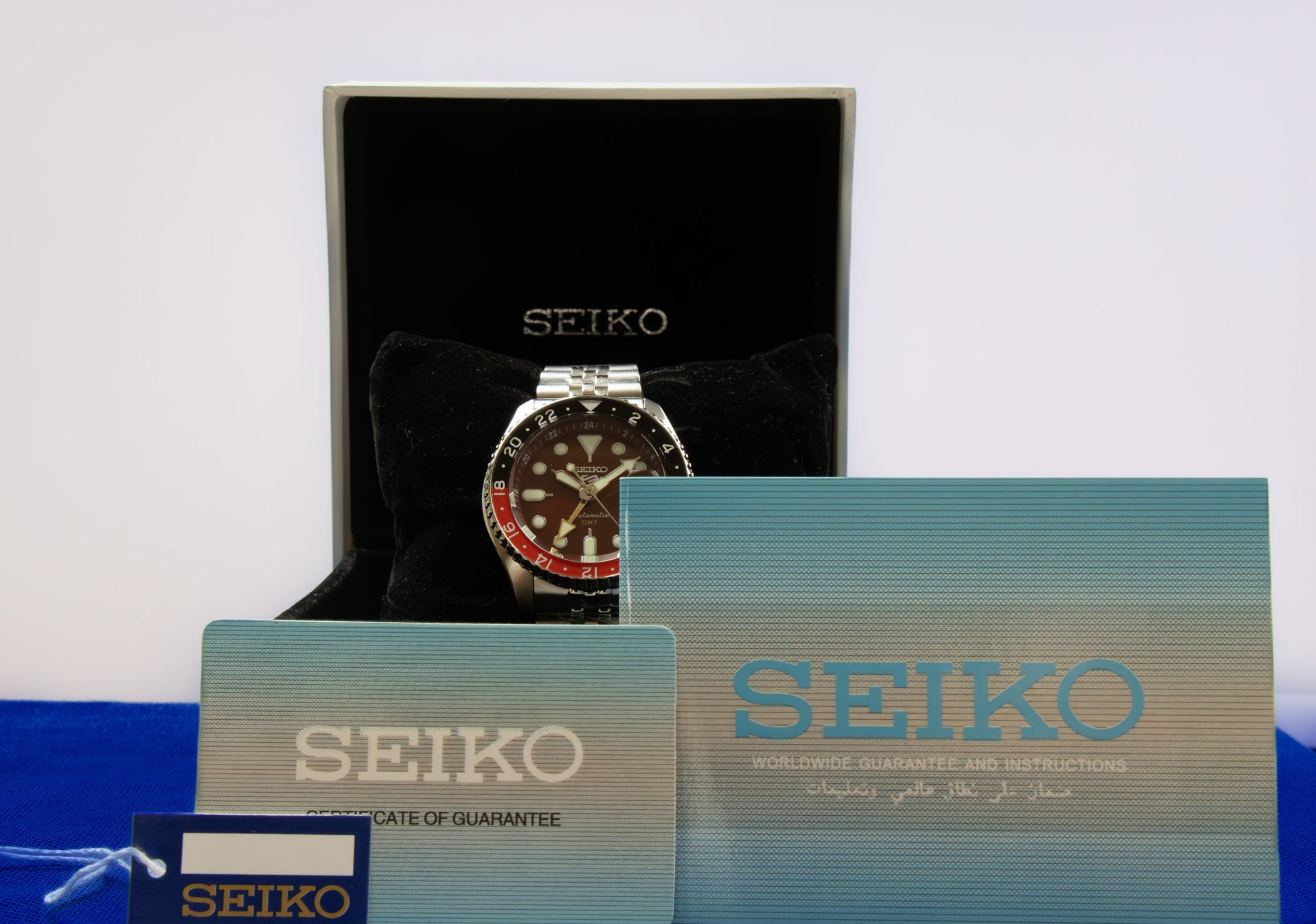 Seiko 5 GMT ”Passion Red“ SSK031K1